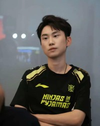   告别2025赛季，如何评价doinb今年复出的表现？