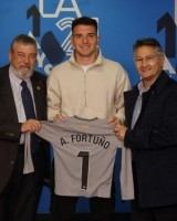 开云APP-西班牙人门将：我宁愿去低级别球队也不去巴萨