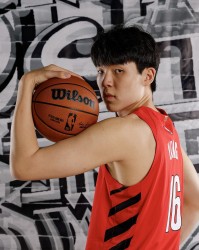 KAIYUN-美记：杨瀚森是夏联表现最好的大个子 他的传球&amp;预判让我眼前一亮